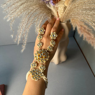 Kadali Haathphool/ Hand Accessory
